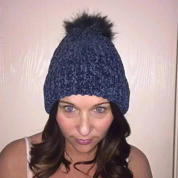 Francesca’s Collections Hat - Picture 1 of 2